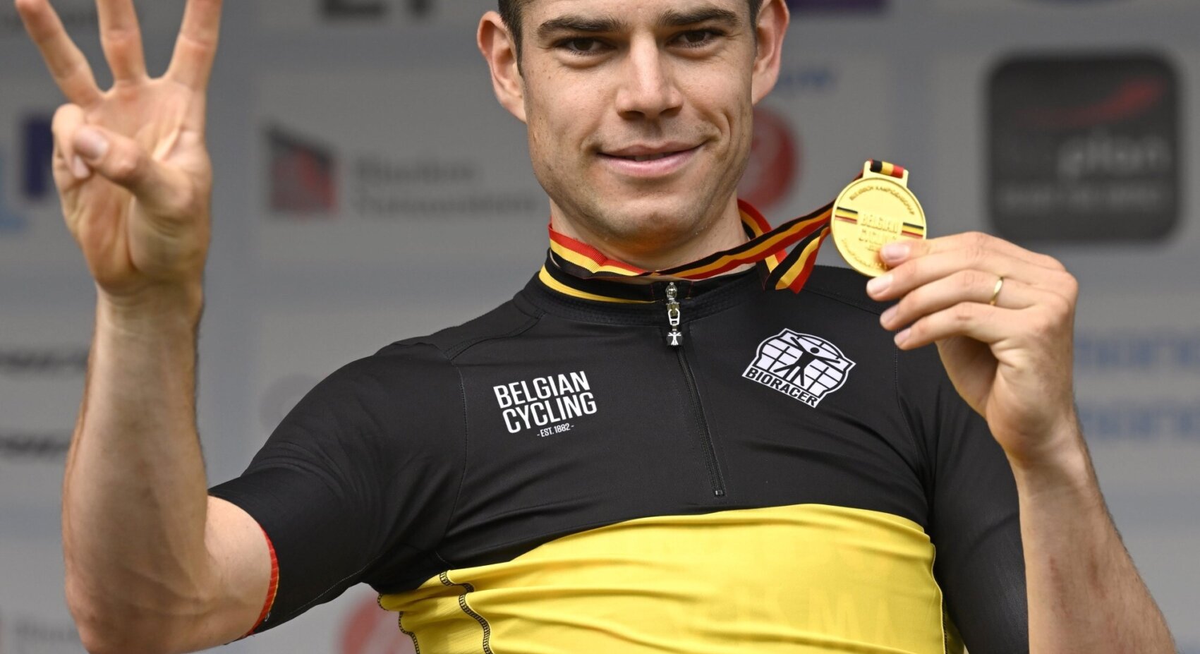 Van Aert and Valter fastest at national time trial championships	