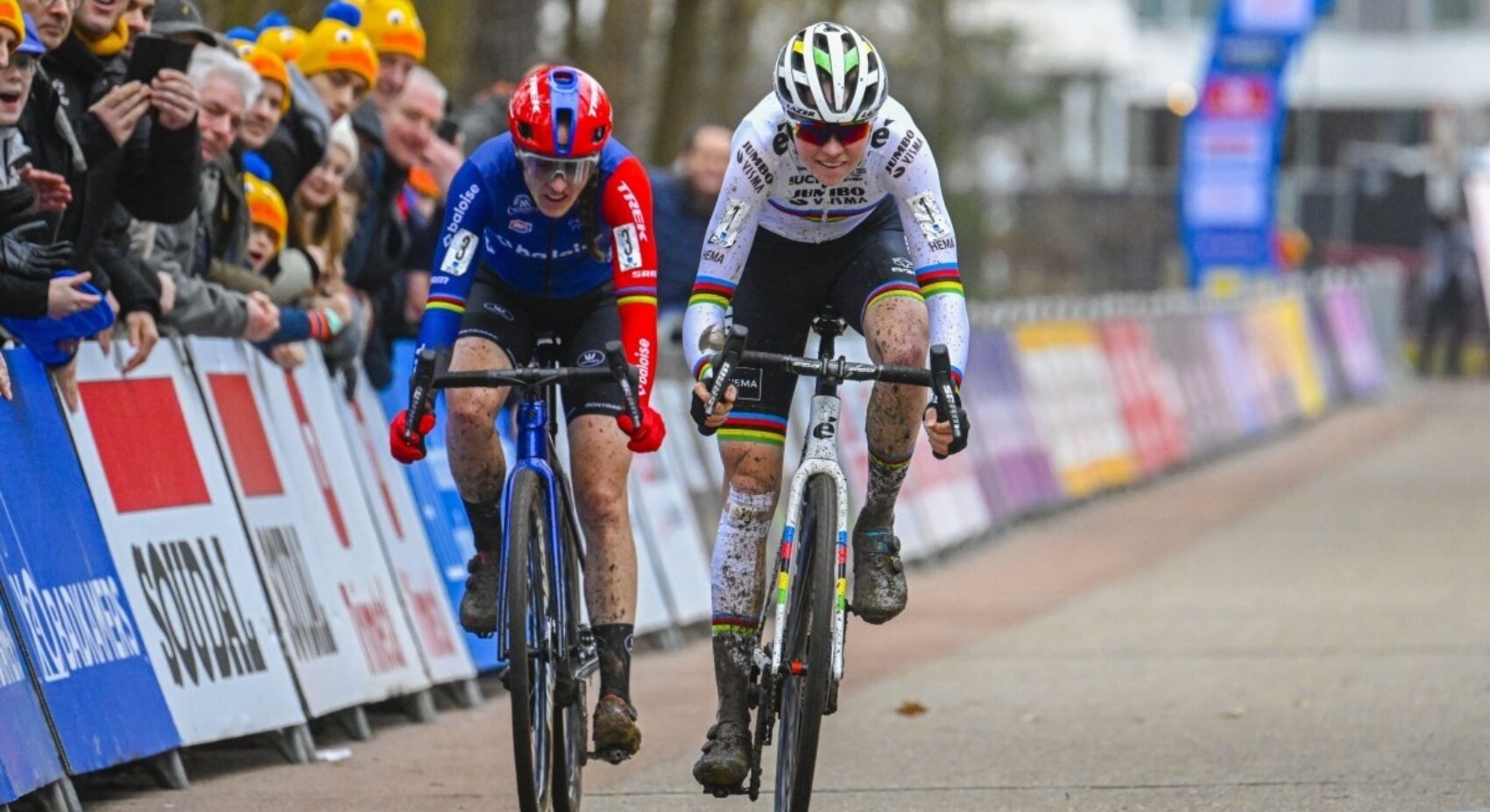 Van Empel sprints to tenth win of the season in Herentals	